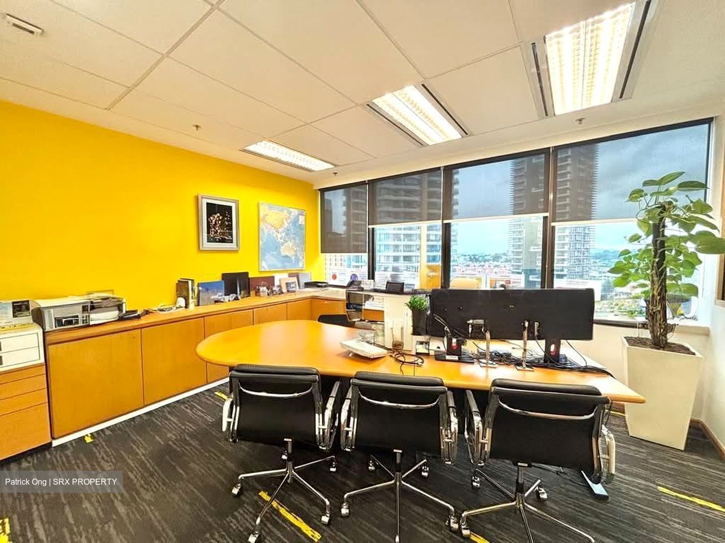 United Square (D11), Office #582818711